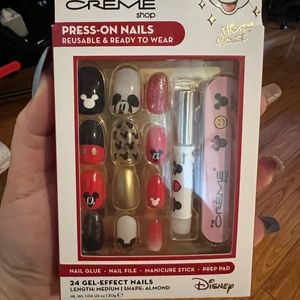 The crème shop press on nails